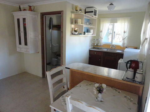 Di's Cabin In Dwellingup - Hervey Bay Accommodation 19