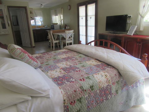 Di's Cabin In Dwellingup - Hervey Bay Accommodation 11