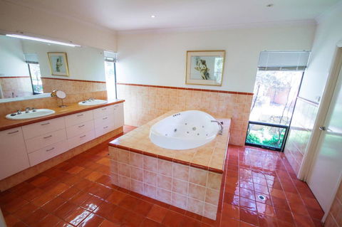 Arum - Close To The Margaret River - Tourism Hervey Bay 25