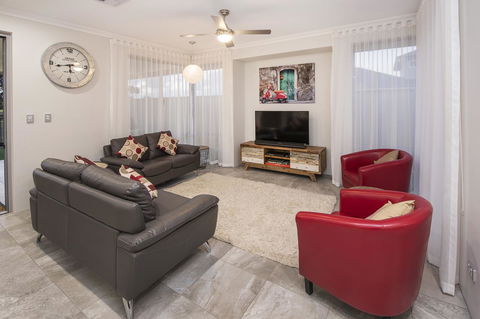 15 Cabot Close - Hervey Bay Accommodation 14