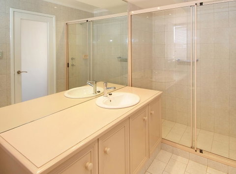 Searenity - Hervey Bay Accommodation 12