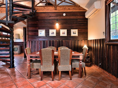 Oak Tree Barn Bridgetown - Hervey Bay Accommodation 4