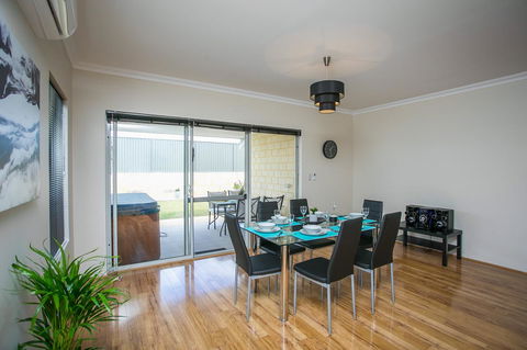 Indian Ocean Retreat - Tourism Hervey Bay 3