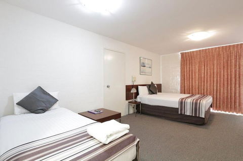 Atrium Hotel Mandurah - Hervey Bay Accommodation 1