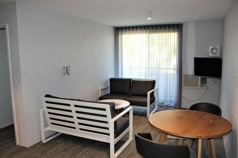 Atrium Hotel Mandurah - Hervey Bay Accommodation 4