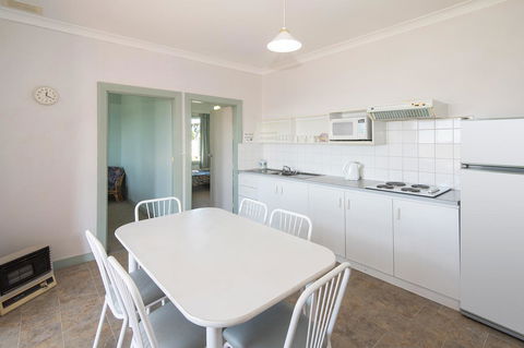 Augusta Hotel Motel - Hervey Bay Accommodation 4