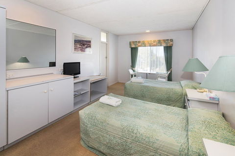 Augusta Hotel Motel - Hervey Bay Accommodation 1