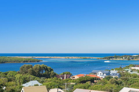 Augusta Hotel Motel - Hervey Bay Accommodation 5