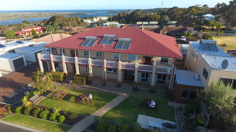 Baywatch Retreat Augusta - Hervey Bay Accommodation 1