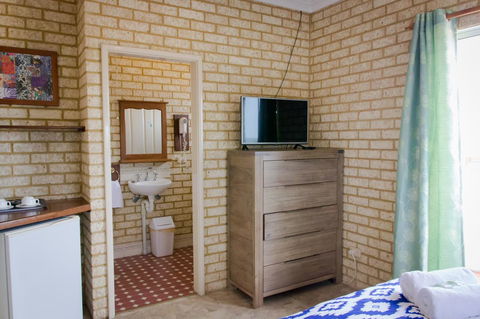 Baywatch Retreat Augusta - Hervey Bay Accommodation 8