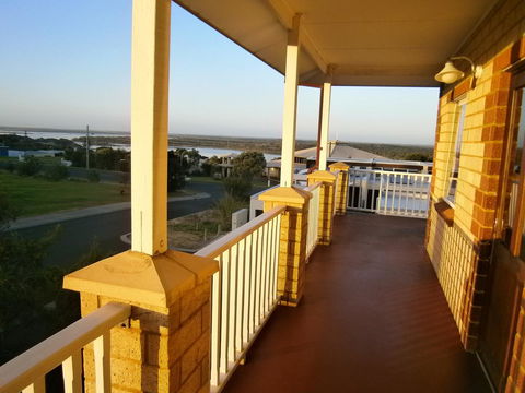 Baywatch Retreat Augusta - Hervey Bay Accommodation 26