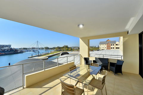 Dolphin Quay Apartments - Hervey Bay Accommodation 9