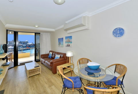 Dolphin Quay Apartments - Hervey Bay Accommodation 12