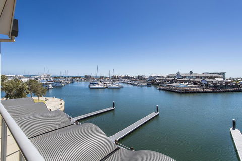 Dolphin Quay Apartments - Hervey Bay Accommodation 16