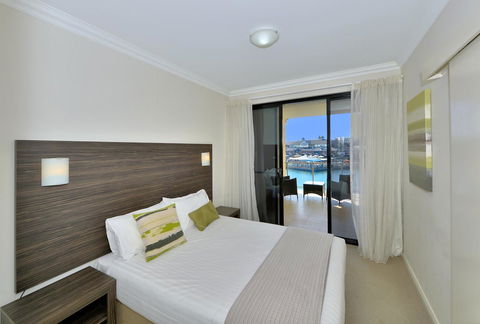 Dolphin Quay Apartments - Hervey Bay Accommodation 1