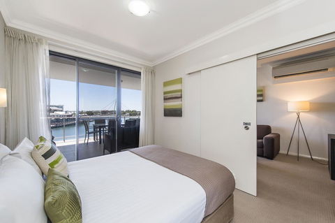 Dolphin Quay Apartments - Hervey Bay Accommodation 28