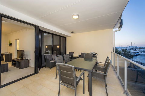 Dolphin Quay Apartments - Hervey Bay Accommodation 24