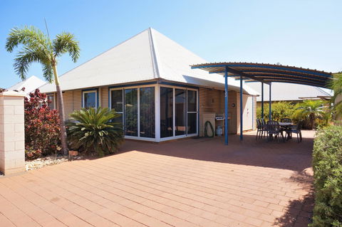 Osprey Holiday Village Unit 122 2 Bedroom - Tourism Hervey Bay 0
