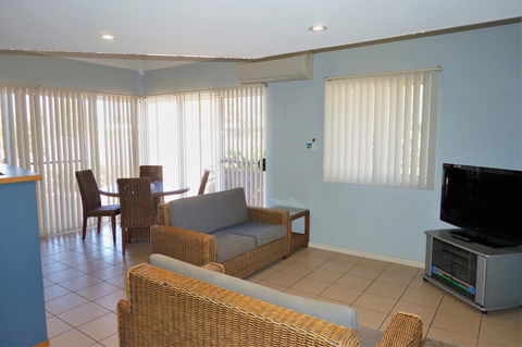 Osprey Holiday Village Unit 122 2 Bedroom - Tourism Hervey Bay 3
