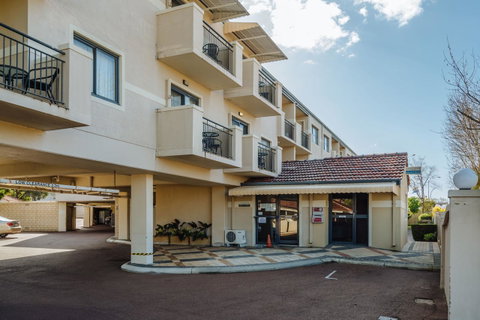 Canning Bridge Auto Lodge - Hervey Bay Accommodation 8