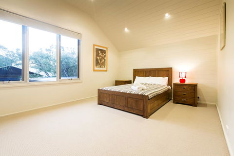 Arthouse - Tourism Hervey Bay 16