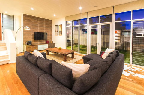 Arthouse - Tourism Hervey Bay 8