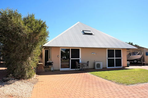Osprey Holiday Village Unit 203 1 Bedroom - Tourism Hervey Bay 11