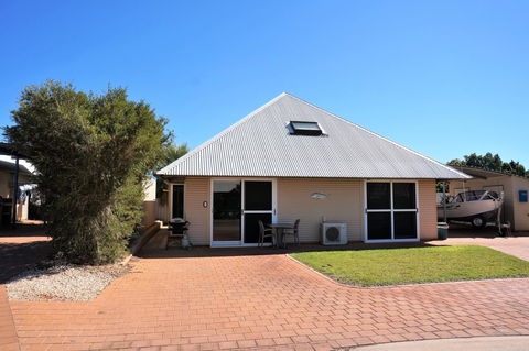 Osprey Holiday Village Unit 203 1 Bedroom - Tourism Hervey Bay 0