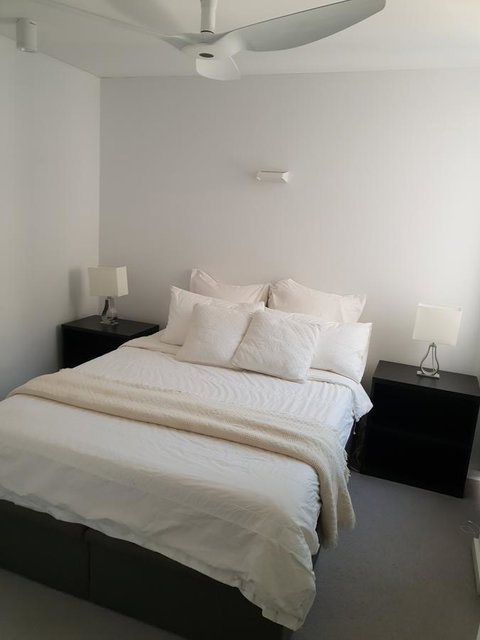 Modern Northbridge Apartment - Hervey Bay Accommodation 9