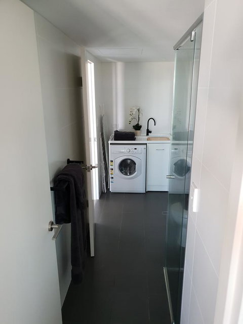 Modern Northbridge Apartment - Hervey Bay Accommodation 6
