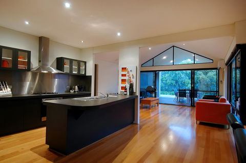 THE SANCTUARY LUXURY HOLIDAY HOME - Hervey Bay Accommodation 11