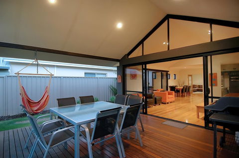 THE SANCTUARY LUXURY HOLIDAY HOME - Hervey Bay Accommodation 23