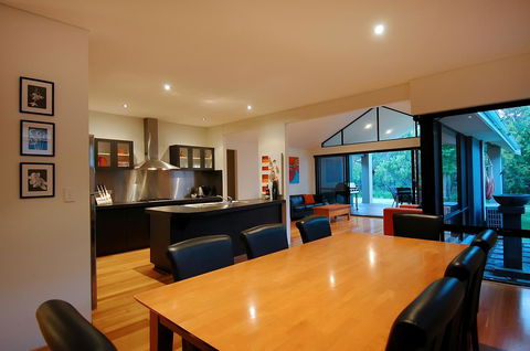 THE SANCTUARY LUXURY HOLIDAY HOME - Hervey Bay Accommodation 19