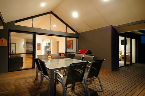 THE SANCTUARY LUXURY HOLIDAY HOME - Hervey Bay Accommodation 25