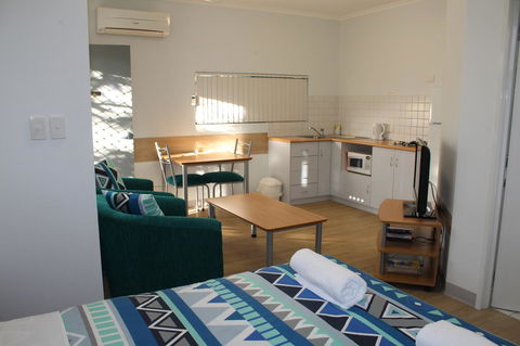 Mandurah Ocean Marina Chalets - Hervey Bay Accommodation 1