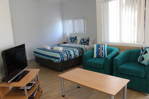 Mandurah Ocean Marina Chalets - Hervey Bay Accommodation 9