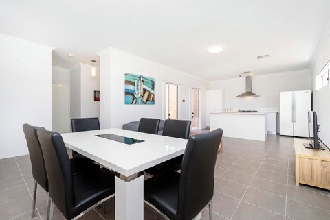 Victoria Park Town House - Hervey Bay Accommodation 8