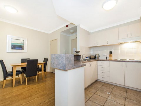 James On The Park - Executive Escapes - Hervey Bay Accommodation 16