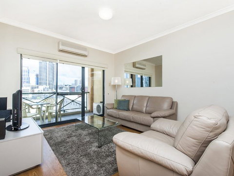 James On The Park - Executive Escapes - Hervey Bay Accommodation 6