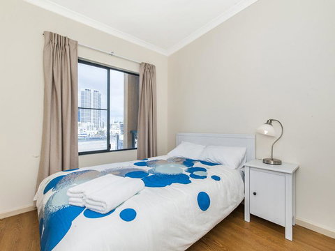 James On The Park - Executive Escapes - Hervey Bay Accommodation 3