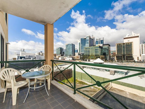 James On The Park - Executive Escapes - Hervey Bay Accommodation 0