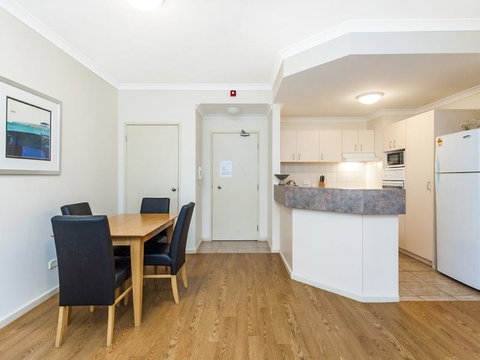 James On The Park - Executive Escapes - Hervey Bay Accommodation 19