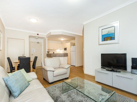 James On The Park - Executive Escapes - Hervey Bay Accommodation 10