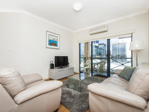 James On The Park - Executive Escapes - Hervey Bay Accommodation 15