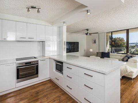 South Perth Deluxe Apartment - Tourism Hervey Bay 4