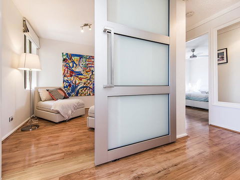 South Perth Deluxe Apartment - Tourism Hervey Bay 3