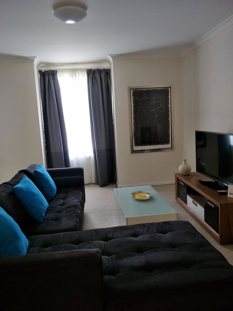 Superb 2 BR East Perth Riverside Apartment Location Comfort And Space 45 - Hervey Bay Accommodation 11