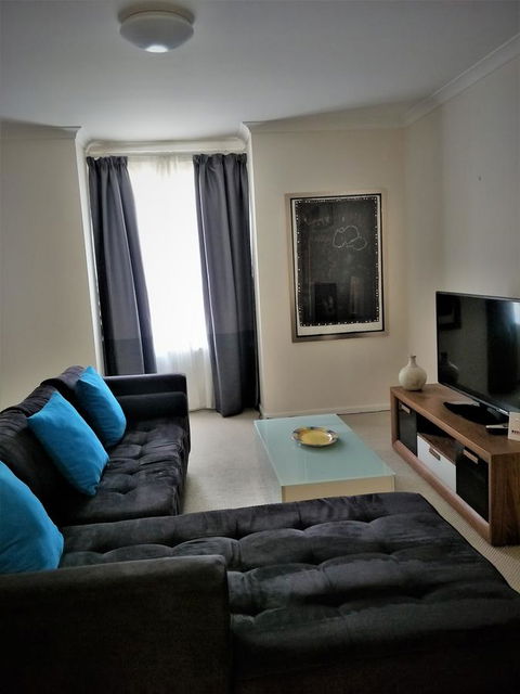 Superb 2 BR East Perth Riverside Apartment Location Comfort And Space 45 - Hervey Bay Accommodation 14