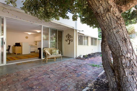 Retro Central Claremont Oasis - Tourism Hervey Bay 1
