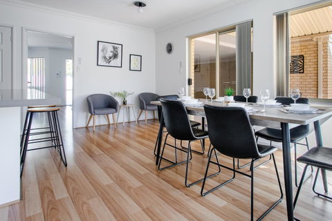 Jane Residence - Hervey Bay Accommodation 13